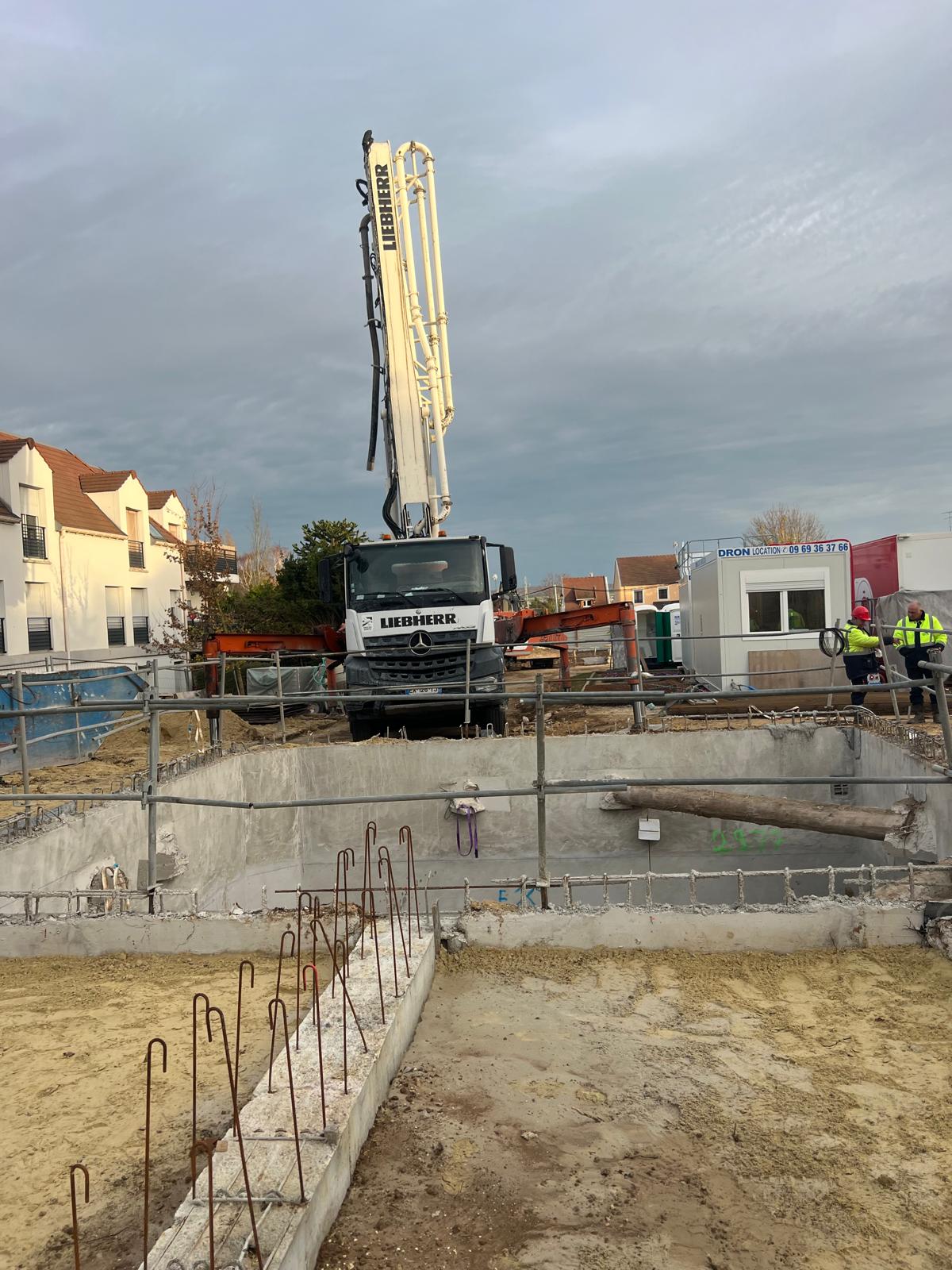 Pompe Liebherr sur chantier de fondation