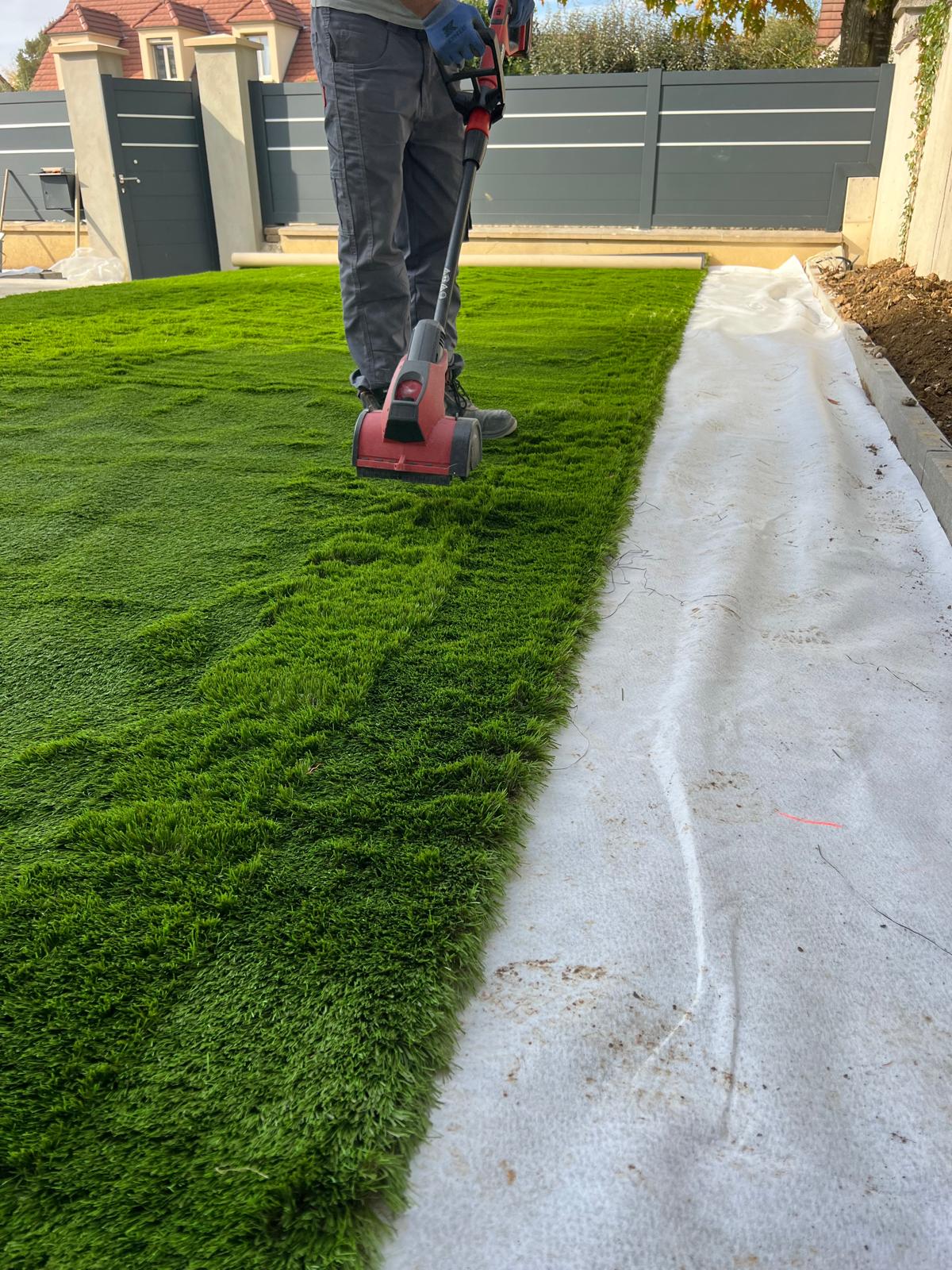Pose gazon synthétique sur dalle béton